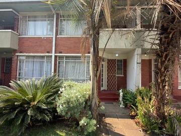 2 Bedroom Flat & Apartment
