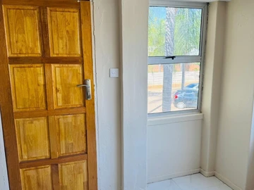 2 Bedroom Flat & Apartment