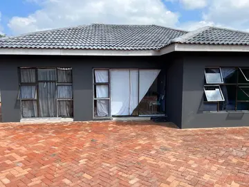 Massive Bulawayo Holiday Home With Commercial Rights!!