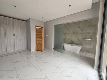 4 Bedroom Flat & Apartment