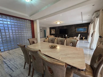 5 Bedroom House