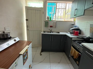 2 Bedroom Flat & Apartment