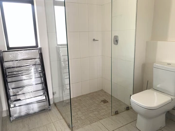 2 Bedroom Flat & Apartment