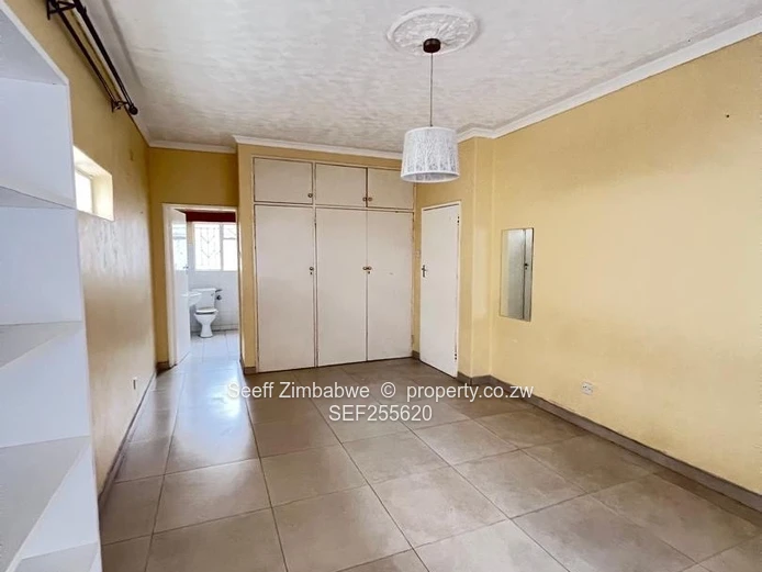 3-Bed cluster unit along Coronation on 871sqm 