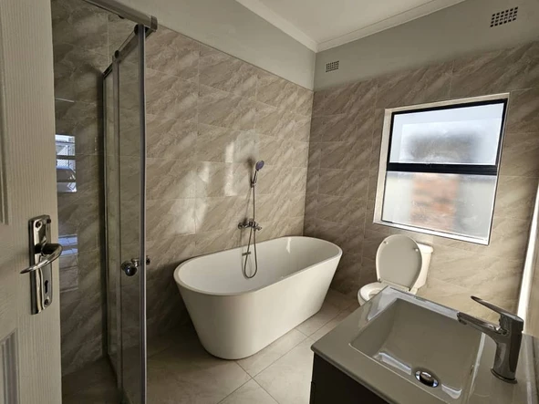 3 Bedroom Flat & Apartment