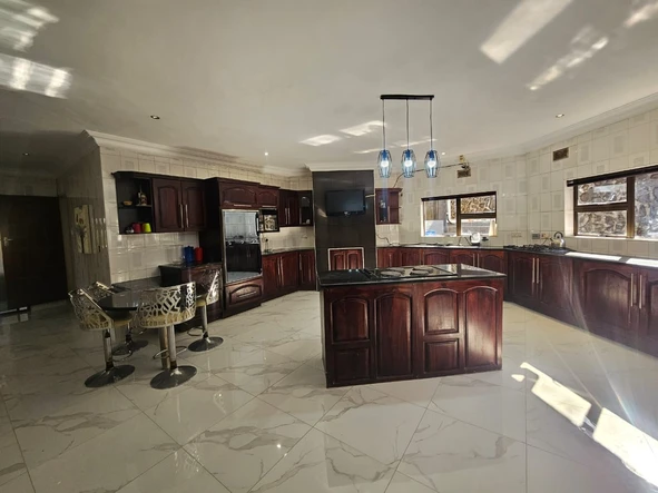 5 Bedroom House