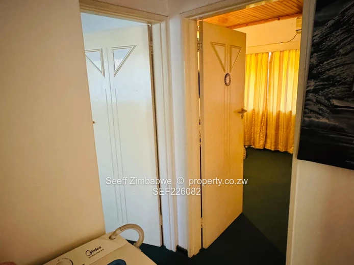Stylish 2 Bedroom Garden Apartment in Prime Kensington (Sole Mandate)