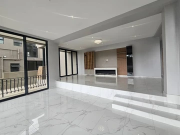 4 Bedroom Flat & Apartment