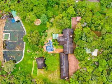 5 Bedroom House