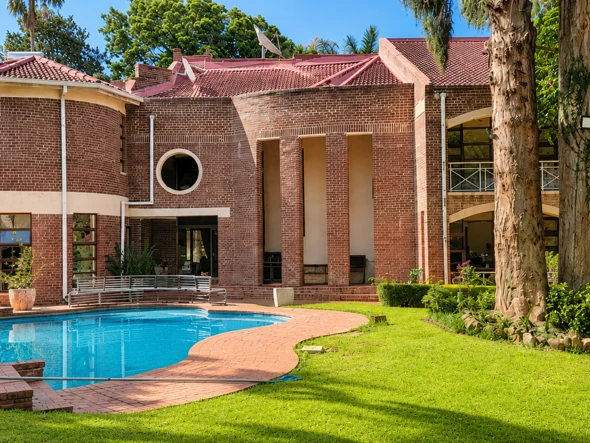 6 Bedroom House
