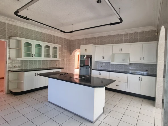 5 Bedroom House