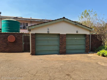 3 Bedroom Flat & Apartment