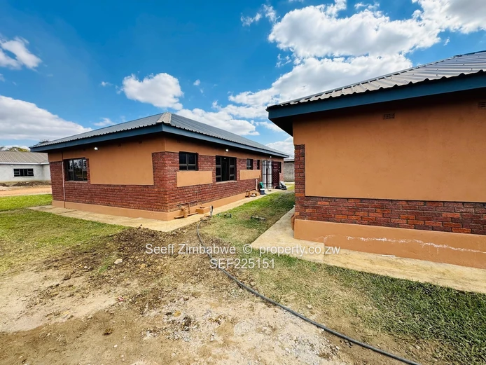 Modern 3 bed Garden Flat in Daylesford-Gweru