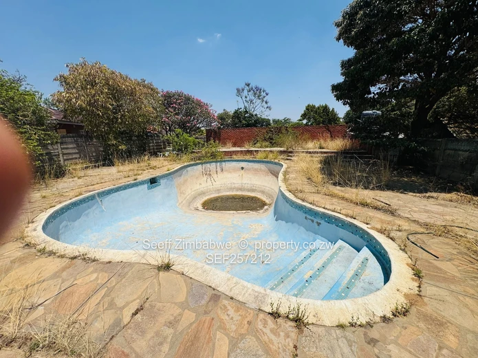 Solid 3-Bedroom Home on 5,423 sqm in Chadcombe (Sole Mandate)