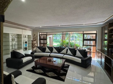 6 Bedroom House