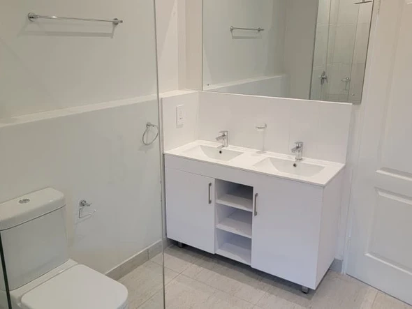 2 Bedroom Flat & Apartment