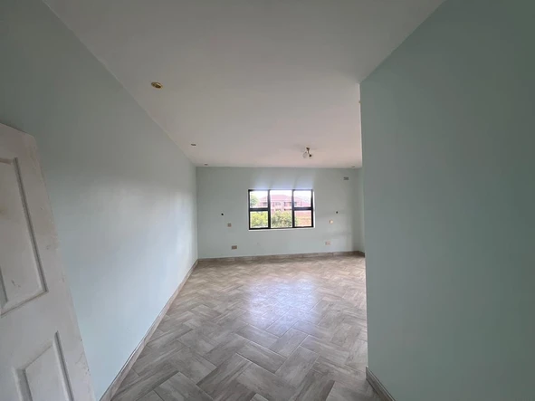 6 Bedroom House