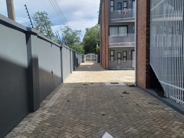 2 Bedroom Flat & Apartment