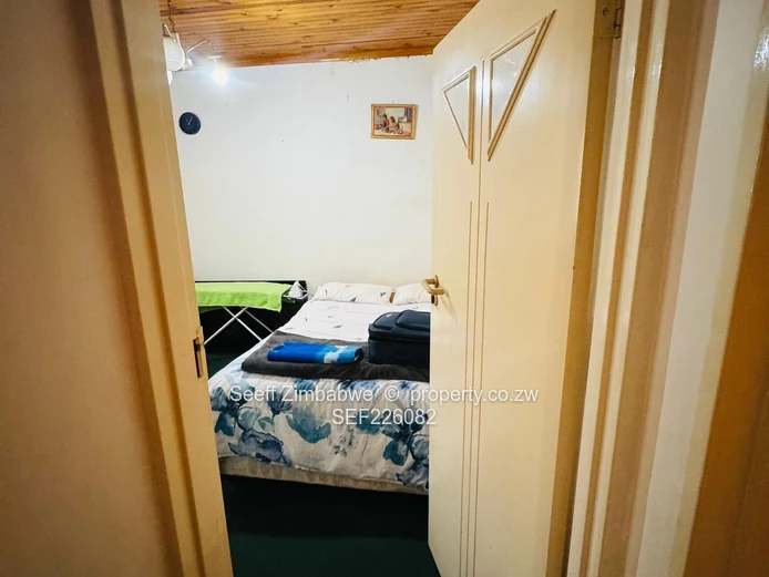 Stylish 2 Bedroom Garden Apartment in Prime Kensington (Sole Mandate)