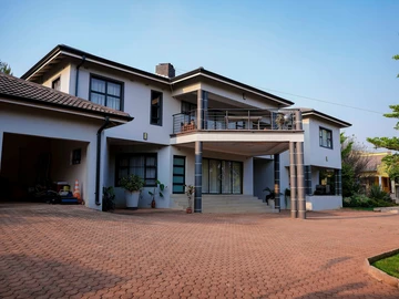 6 Bedroom House