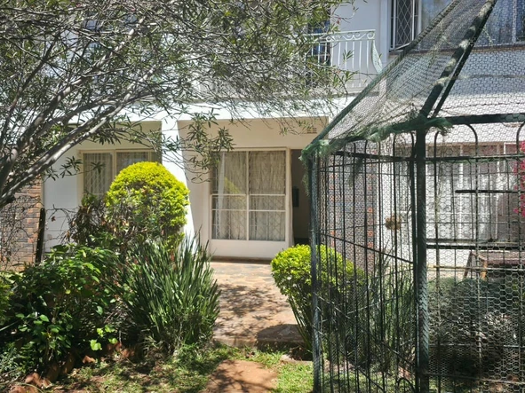 2 Bedroom Flat & Apartment