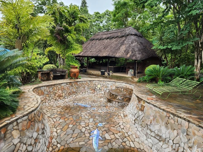 An Entertainer’s Paradise: Grandeur & Serenity in Mature Glen Lorne