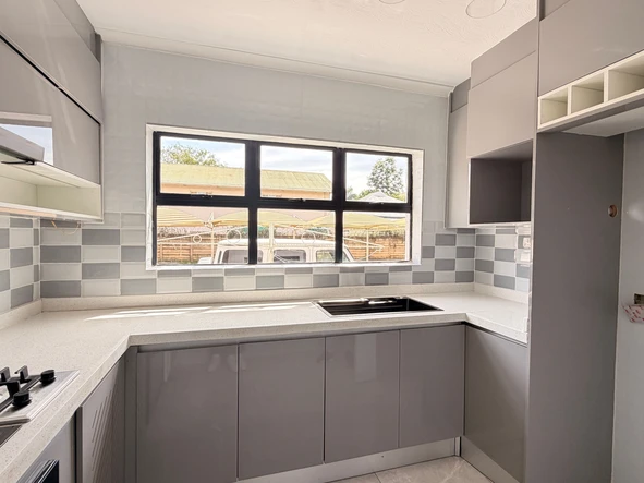 2 Bedroom Flat & Apartment