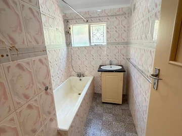 3 Bedroom Flat & Apartment