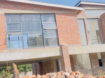 4 Bedroom Flat & Apartment
