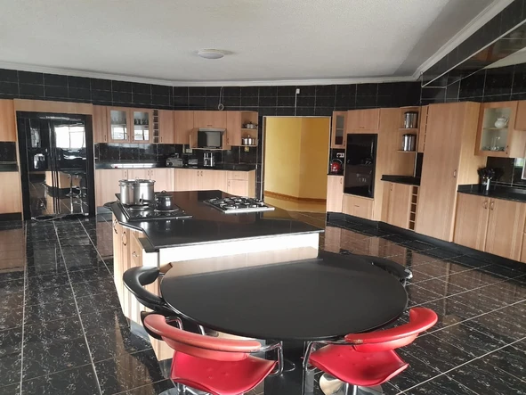 6 Bedroom House