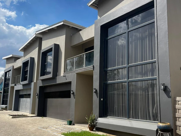 4 Unit Townhouse Complex