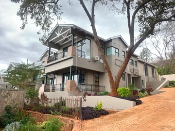 4 Bedroom Flat & Apartment