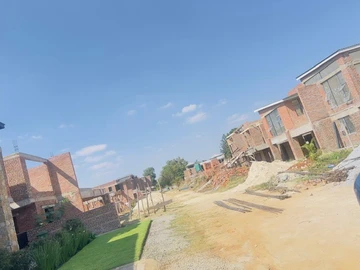 4 Bedroom Flat & Apartment