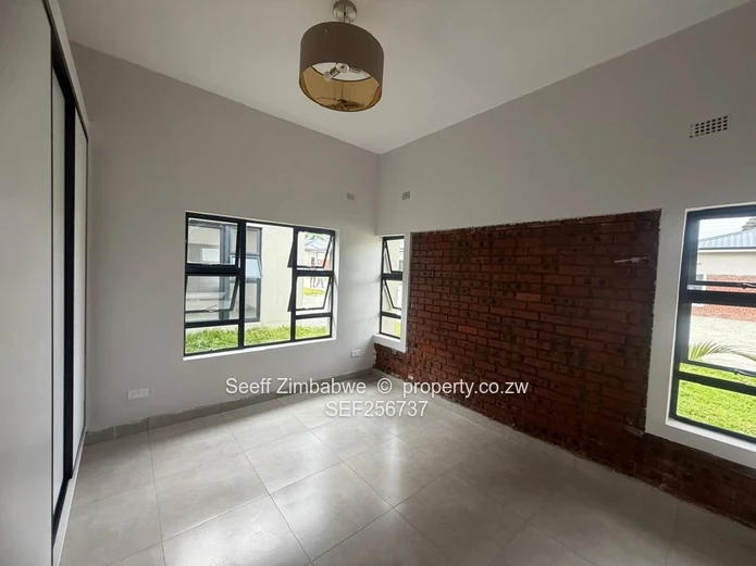 Spacious 3-Bed Face-Brick Home in Secure Hatfield Complex – $900/pm