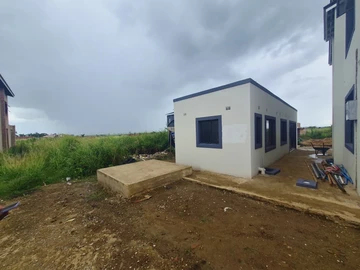 4 Bedroom Flat & Apartment