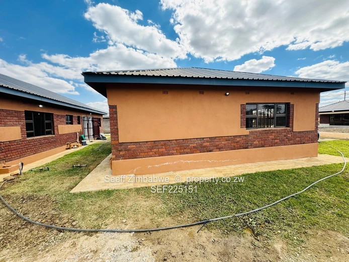 Modern 3 bed Garden Flat in Daylesford-Gweru