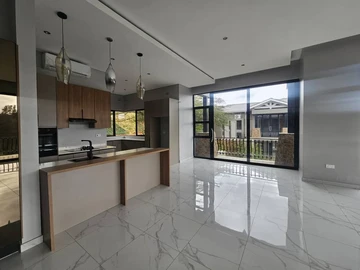 4 Bedroom Flat & Apartment