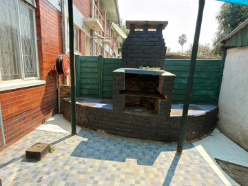 2 Bedroom Flat & Apartment