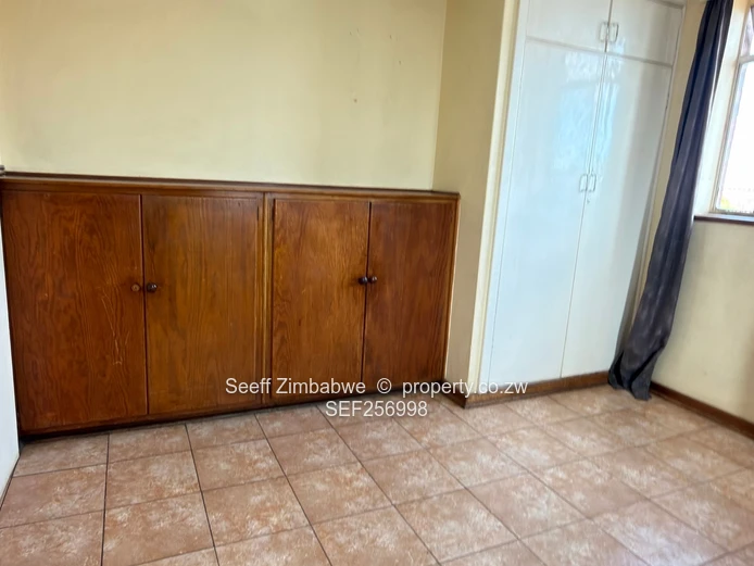 Flat To Let In The Avenues