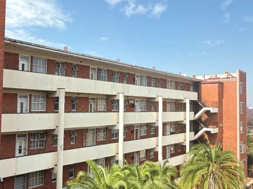 2 Bedroom Flat & Apartment