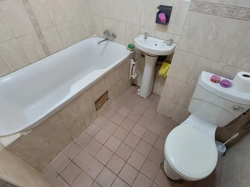 2 Bedroom Flat & Apartment