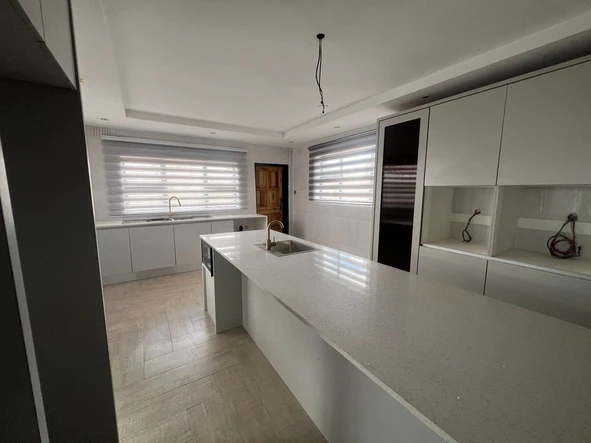 6 Bedroom House