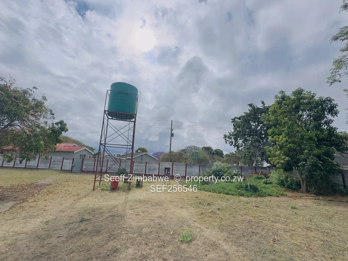 3 bed house on 4136sqm for sale in Old Windsor, Ruwa