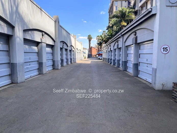 Luxury Living in the Heart of Harare: Fully Furnished Mid-Tower Apartment for Rent!