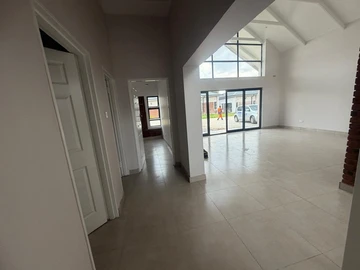 3 Bedroom Flat & Apartment