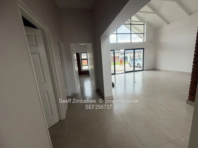 Spacious 3-Bed Face-Brick Home in Secure Hatfield Complex – $900/pm