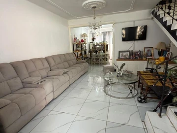 2 Bedroom Flat & Apartment