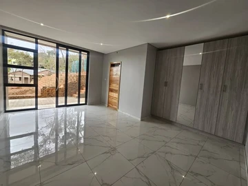 4 Bedroom Flat & Apartment