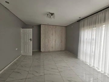 3 Bedroom Flat & Apartment