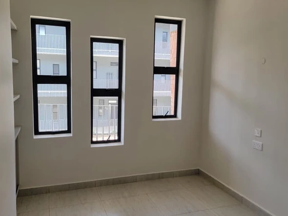 2 Bedroom Flat & Apartment